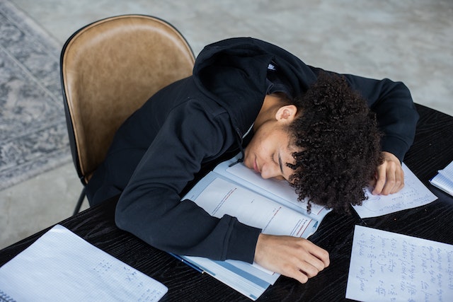 Trik Mengatasi Stress Saat Belajar Demi Menjaga Produktivitas